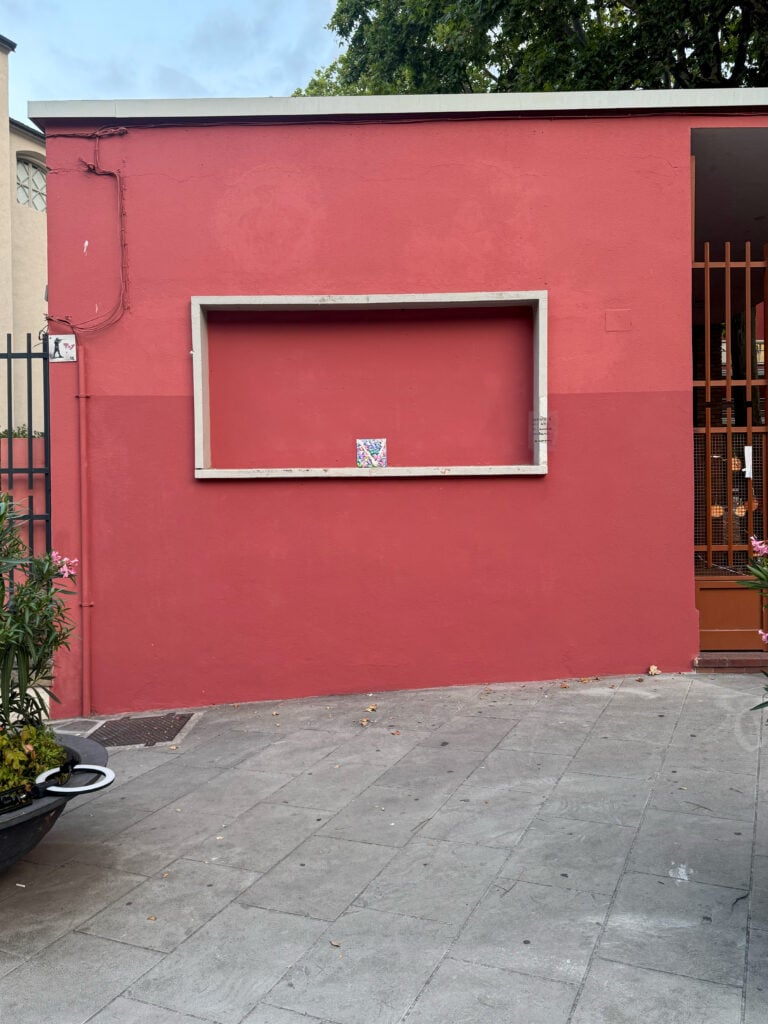 I muri di Brescia ripuliti da Ghost Pitùr. Prima e dopo