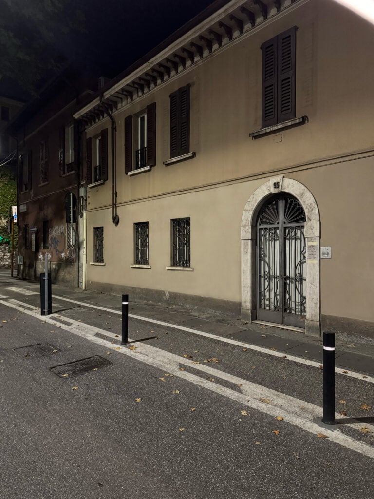 I muri di Brescia ripuliti da Ghost Pitùr. Prima e dopo