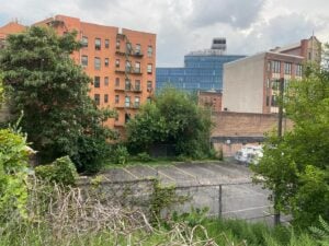 A New York arriva una nuova fiera d’arte contemporanea. Si terrà in un parcheggio di Harlem