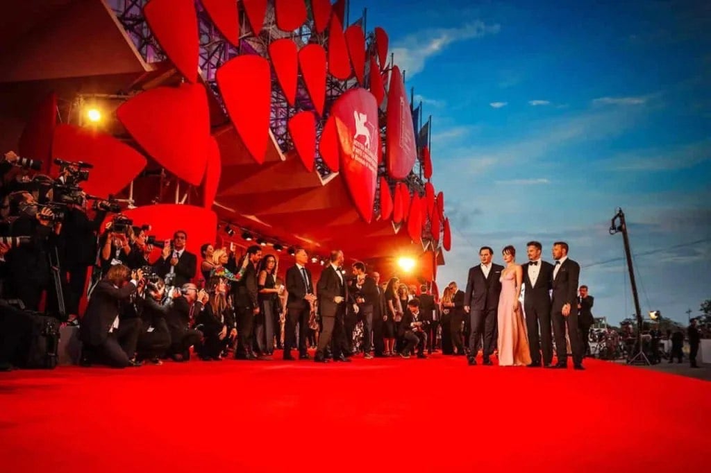 Alla Mostra del Cinema di Venezia i brand fanno a gara per anticipare i debutti dei direttori creativi
