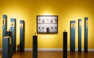 Da status symbol a oggetto da collezione. Al Labirinto della Masone in mostra la storia del batacchio