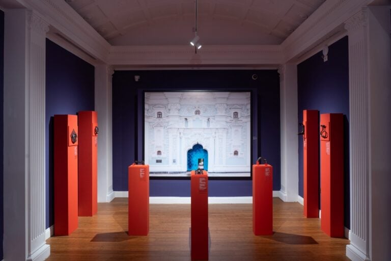 Installation view della mostra Knock Knock Knock. Guardiani di ferro dalla collezione Cesati, Labirinto della Masone, Fontanellato (Pr), 2025