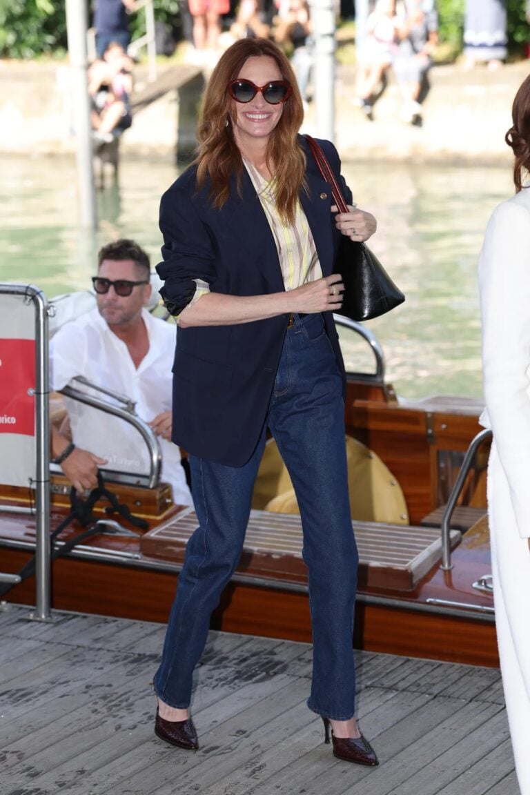 julia roberts versace Alla Mostra del Cinema di Venezia i brand fanno a gara per anticipare i debutti dei direttori creativi