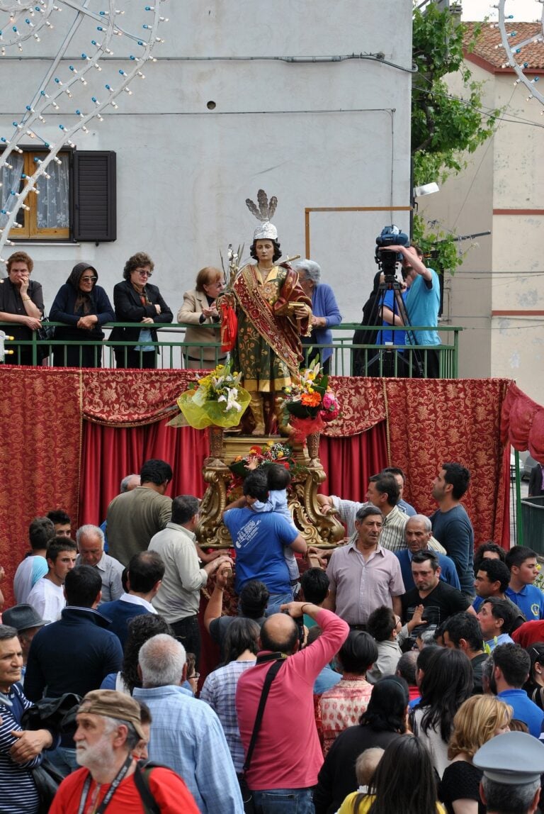 La processione del santo, Accettura (Matera), 2012. Photo Nicola Paolicelli. © BY-SA 4.0 _https___creativecommons.org_licenses_by-sa_4.0_, via Wikimedia Commons