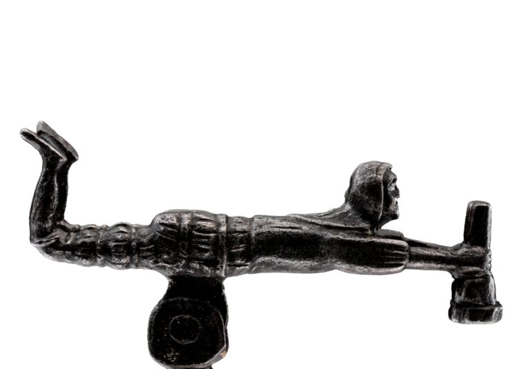 Picchiotto da porta con figura di buffone, Francia, Sec. XV, Ferro forgiato, scolpito e inciso