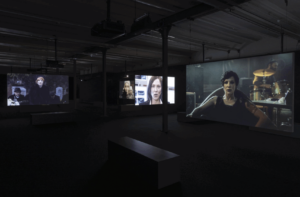 13 diverse interpretazioni di Cate Blanchett in una grande video installazione a Piacenza