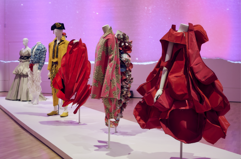 Le migliori mostre di moda da vedere nell’autunno 2025 in giro per il mondo