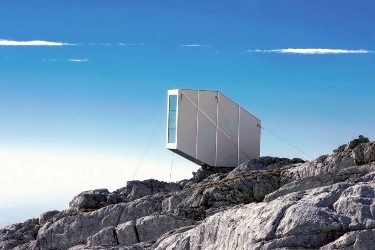 Winter Cabin, bivacco di montagna per scalatori sul monte Canin, in Slovenia crediti Janez Martincic