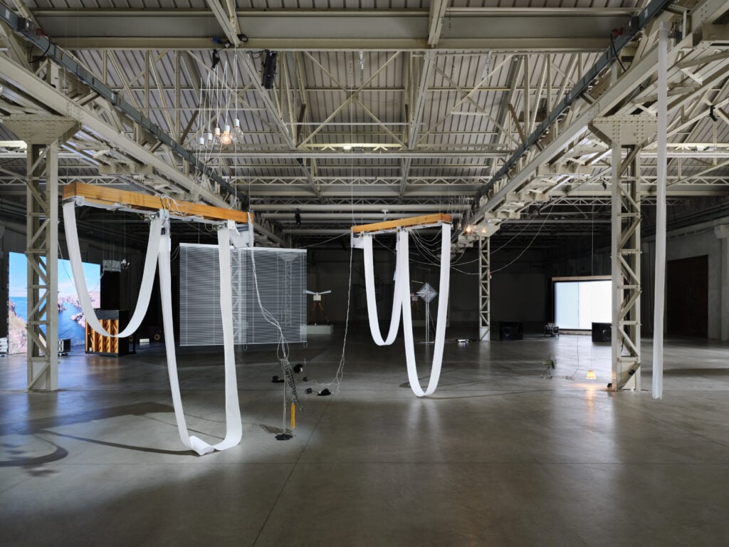 Yuko Mohri, Entanglements, installation view at Pirelli HangarBicocca, 2025. Courtesy Pirelli HangarBicocca. Photo Agostino Osio
