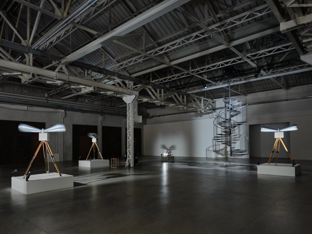 La più grande mostra di Yuko Mohri in Europa è al Pirelli HangarBicocca di Milano