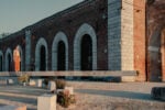 Alla Biennale Architettura 2025 si può incontrare un’opera che “accorda” la pietra 