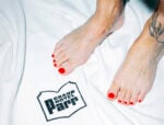 Le foto del grande Martin Parr diventano stanze d’albergo in una mostra in Germania. L’intervista