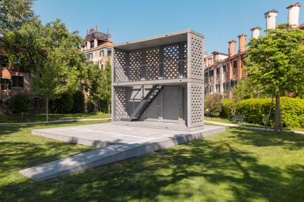 Sostenibilità come progetto sociale: la casa incrementale di Alejandro Aravena in mostra a Venezia