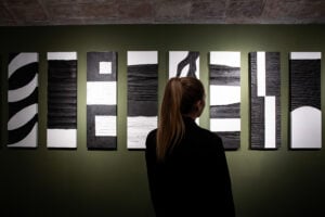 Il mondo di legno di Paolo Di Capua in una mostra al Palau Martorell di Barcellona 