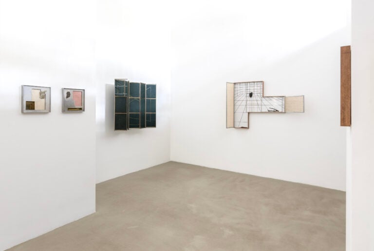 03rananglesofrotation2025instviewfedericaschiavogalleryphgiuliapietroletti L’artista peruviano Ishmael Randall-Weeks ci invita a cambiare prospettiva. La mostra a Roma 