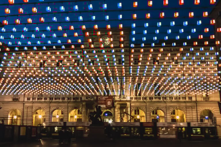 DANIEL BUREN Tappeto volante Photo Elena Zanchi Courtesy FIAF