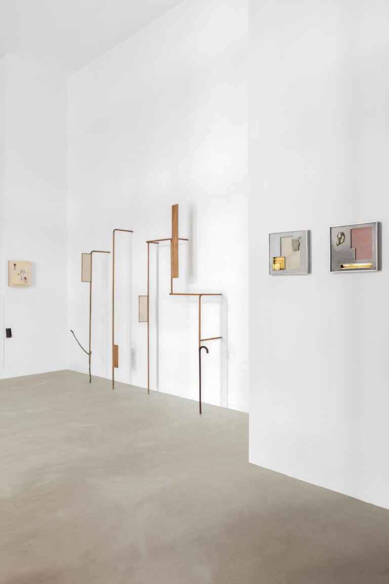 06rananglesofrotation2025instviewfedericaschiavogalleryphgiuliapietroletti L’artista peruviano Ishmael Randall-Weeks ci invita a cambiare prospettiva. La mostra a Roma 