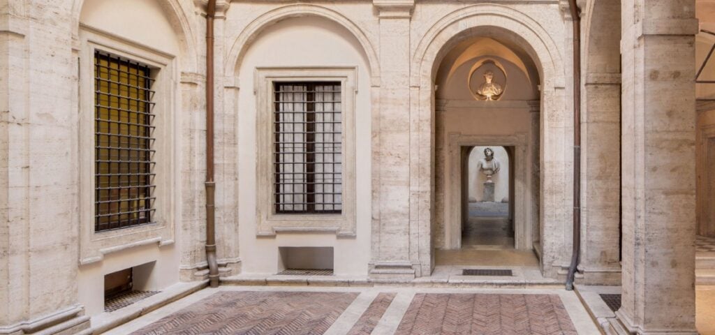 1 cortile palazzo de torres massimo lancellotti courtesy adsi 1200x562 1 Lavorare nell’arte: opportunità da ADSI e Fondazione Roma, Fondazione Scuola Patrimonio, Palazzo Grassi