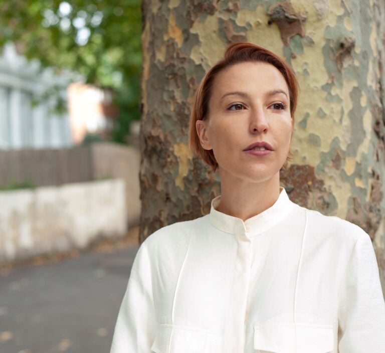 1 un ritratto di cristina morbi foto gunther galligioni Alla Biennale Architettura 2025 si può incontrare un’opera che “accorda” la pietra