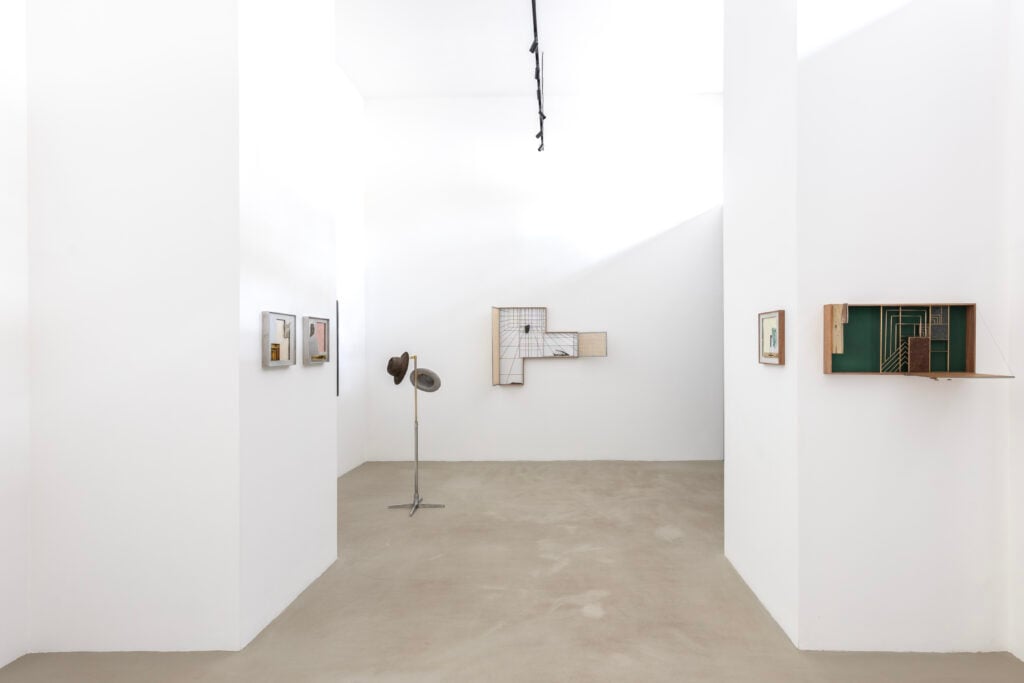 L’artista peruviano Ishmael Randall-Weeks ci invita a cambiare prospettiva. La mostra a Roma