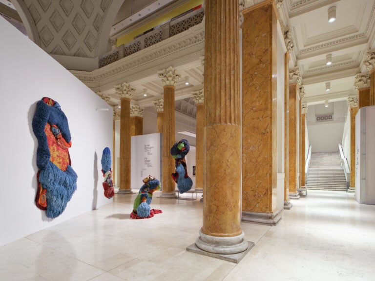 18° Quadriennale d’arte, Fantastica, Palazzo Esposizioni Roma, 11 ottobre 2025 - 18 gennaio 2026, veduta dell’allestimento della sezione curata da Francesco Bonami. Nella foto, uno scorcio dell’opera di Lorenzo Vitturi, courtesy Fondazione La Quadriennale di Roma, Fotografia Agostino Osio - Alto Piano