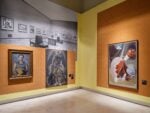 18° Quadriennale d’arte, I giovani e i maestri: la Quadriennale del 1935, Palazzo Esposizioni Roma, 11 ottobre 2025 - 18 gennaio 2026, veduta dell’allestimento con opere di Gino Severini ed Enrico Prampolini, courtesy Fondazione La Quadriennale di Roma, Fotografia Agostino Osio - Alto Piano