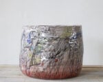 Brutality of Hurry and Gesture, 2025. Ceramica semi refrattaria dipinta con pigmenti, ossidi e cristallina trasparente, cottura su forno elettrico. H 28x35 x35cm. Crediti fotografici Sofia Bonato, Courtesy the artist