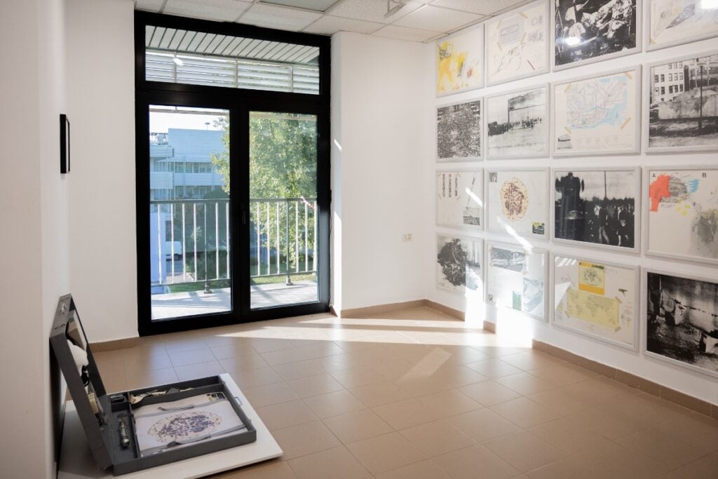 3 phcarolinalemmitheothers2025fotoartribunedavide di maggio201 1 1200x800 1 I migliori progetti dalla fiera The Others durante l’Art Week 2025 a Torino