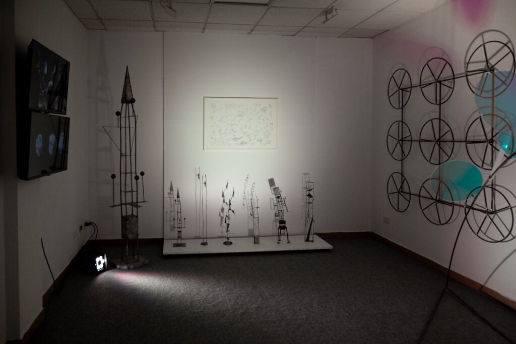 4 phcarolinalemmitheothers2025fotoartribunespazio pirotecnico 701 1200x799 1 I migliori progetti dalla fiera The Others durante l’Art Week 2025 a Torino