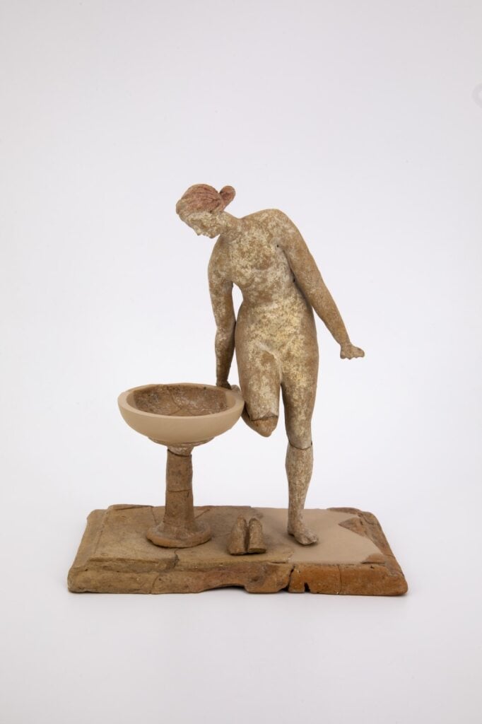 7 marta arche terracotta donna nuda al louterion dine iii inizi ii sec ac Tutte le mostre da vedere in Puglia in questo autunno 2025. La guida
