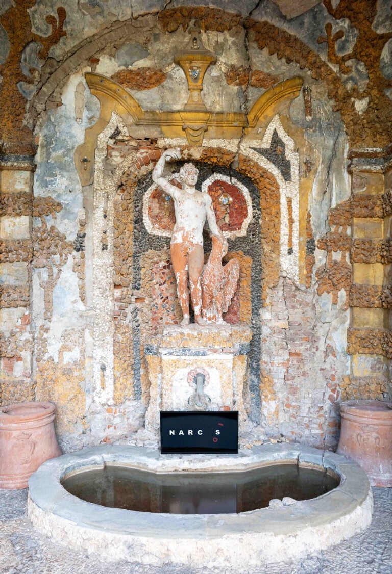 Angelo Sarleti, NARCISO NARCOSI, 2025 - veduta dell'installazione, foto Claudio Rospigliosi