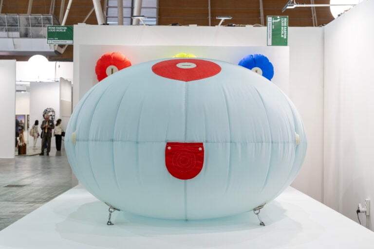 artissima torino 2025 ph irene fanizza 31 Le prime immagini da Artissima 2025 a Torino. Eccellente edizione per la fiera più contemporanea d'Europa