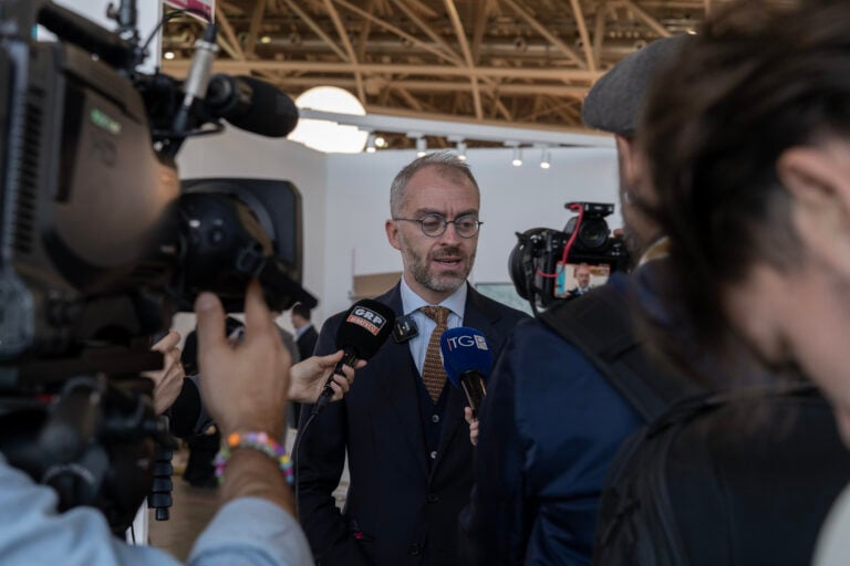 artissima torino 2025 ph irene fanizza 43 Le prime immagini da Artissima 2025 a Torino. Eccellente edizione per la fiera più contemporanea d'Europa