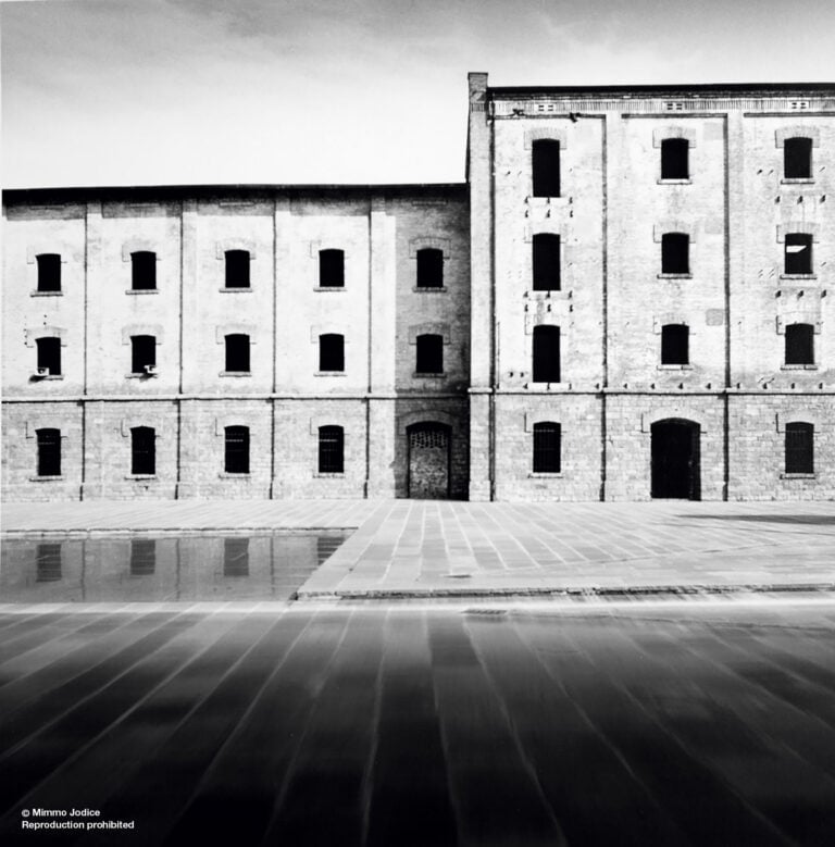 Mimmo Jodice, dalla serie "Attesa"