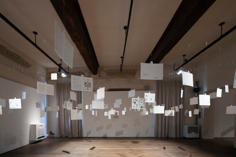Al Castello di Miradolo la musica è di casa. La mostra di mail art sui pentagrammi di Betty Danon