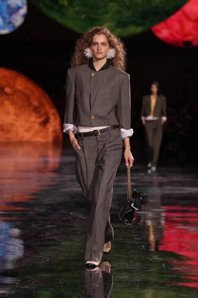 chanel ss26 Alla Paris Fashion Week 2025 sembra essere tutta una questione di debutti e sfilate spettacolari