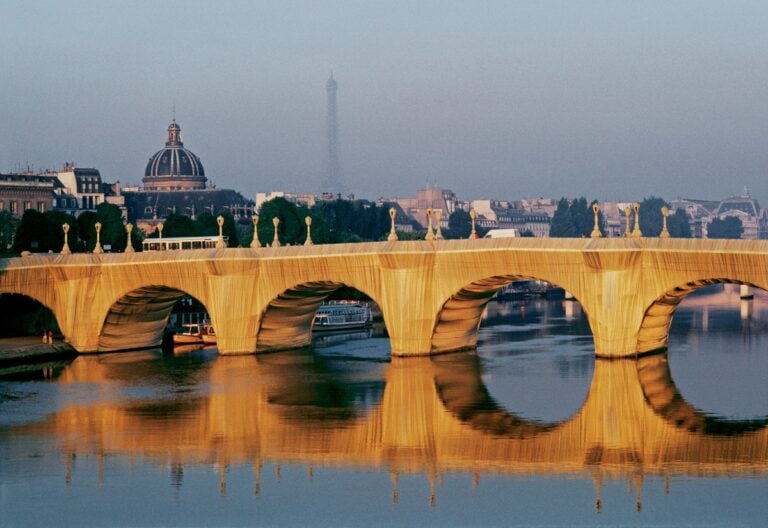 Christo and Jeanne-Claude, The Pont Neuf Wrapped, Paris, 1975-85, Photo Wolfgang Volz © 1985 Christo and Jeanne-Claude Foundation