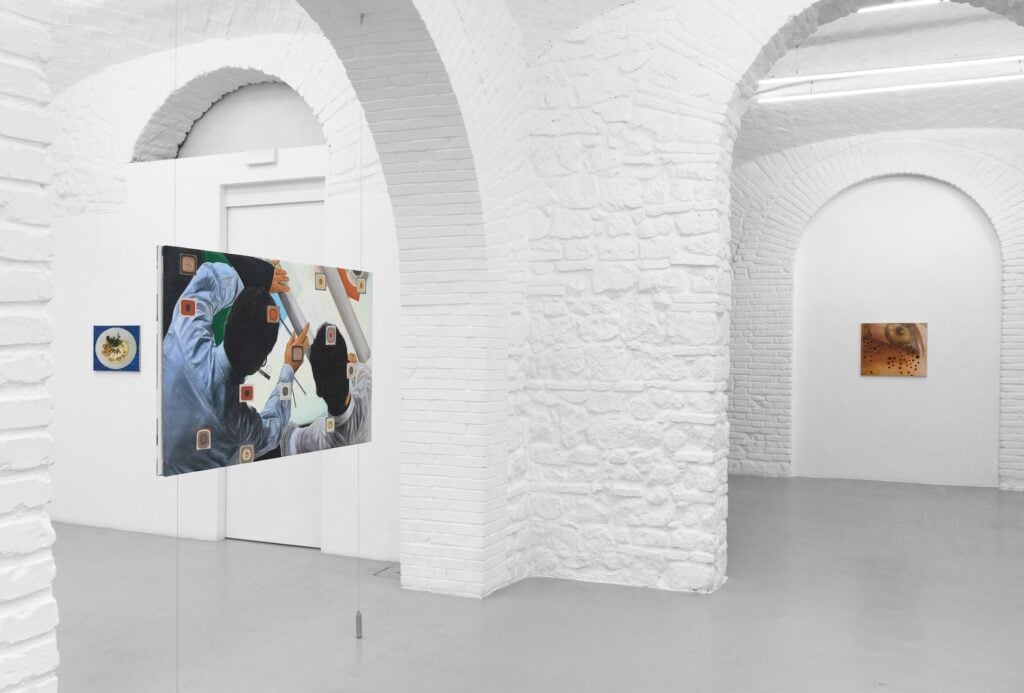 Tutta la politica nell’arte di Diogo Pinto. La mostra da Monitor Gallery a Roma