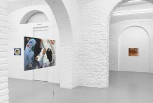 Tutta la politica nell’arte di Diogo Pinto. La mostra da Monitor Gallery a Roma