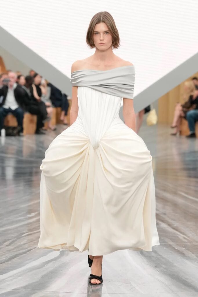 dior ss26 Alla Paris Fashion Week 2025 sembra essere tutta una questione di debutti e sfilate spettacolari