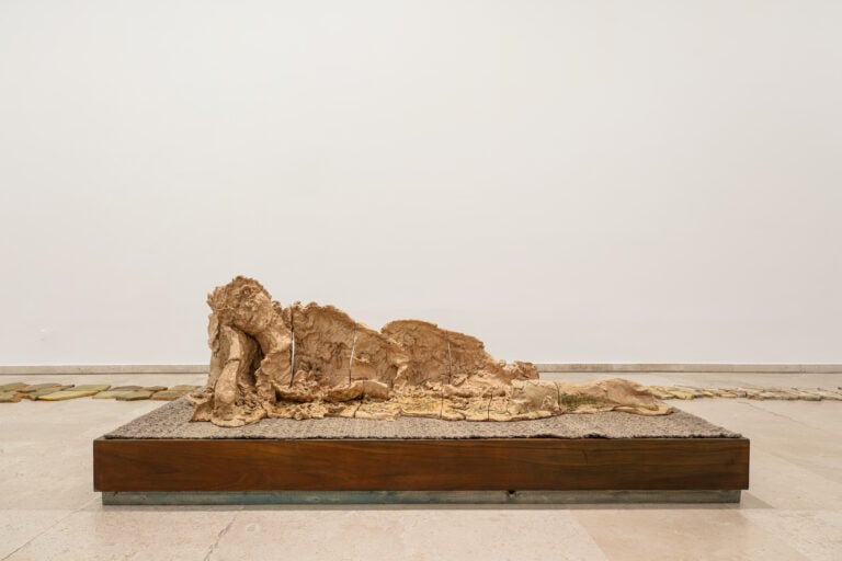 Chiara Camoni, "Erguidas, yacentes", 2025, installation view, Museo Patio Herreriano, Valladolid