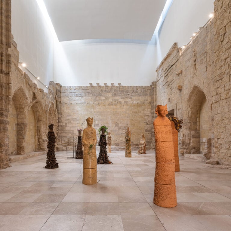 Chiara Camoni, "Erguidas, yacentes", 2025, installation view, Museo Patio Herreriano, Valladolid