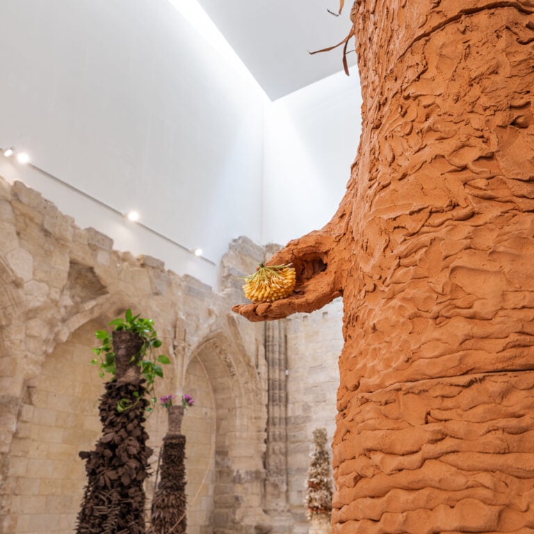 Chiara Camoni, "Erguidas, yacentes", 2025, installation view, Museo Patio Herreriano, Valladolid