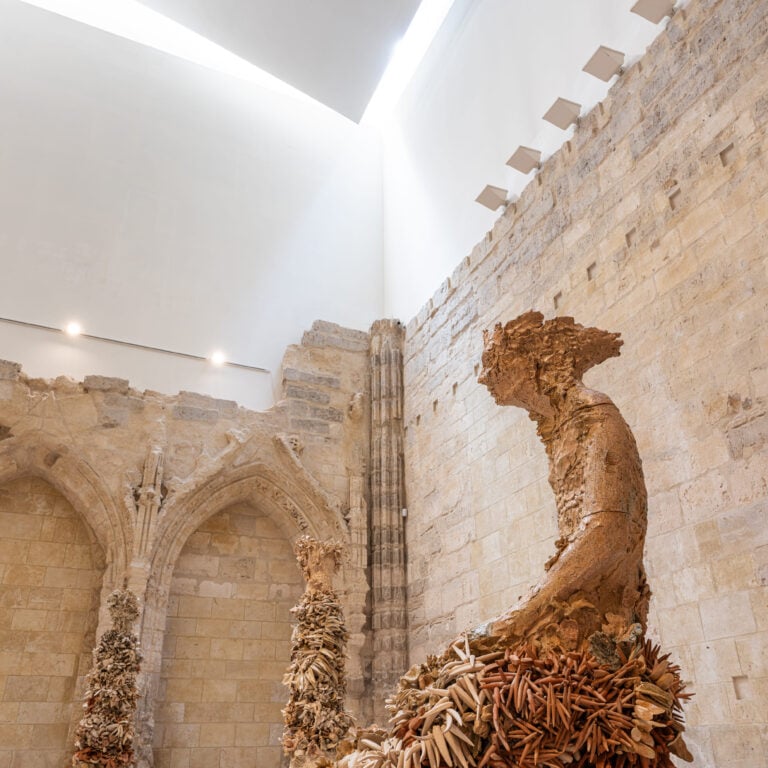 Chiara Camoni, "Erguidas, yacentes", 2025, installation view, Museo Patio Herreriano, Valladolid