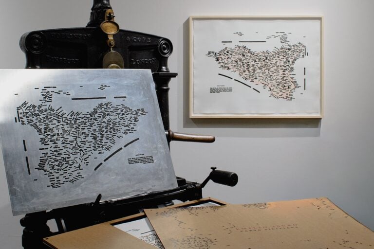 emilio isgro arazzo sciclitano 2025 lastra e stampa incorniciata stamperia amenta scicli 2025 Emilio Isgrò e Giovanni Caccamo. Musica, immagini, poesia: un progetto speciale in Sicilia
