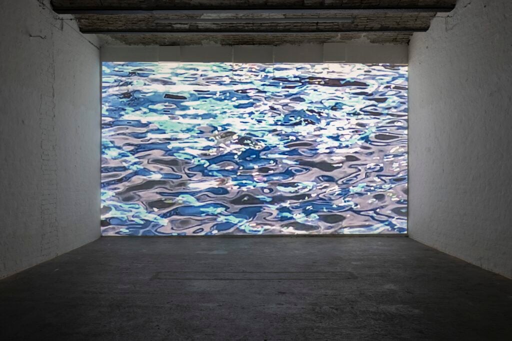 Francesco Coccolo, Enzo e Barbara, FARE ACQUA DA TUTTE LE PARTI, a cura di Alberto Villa. Installation view, Galleria Michela Rizzo, Venezia, 2025. Photo Enrico Fiorese. Courtesy gli artisti e Galleria Michela Rizzo