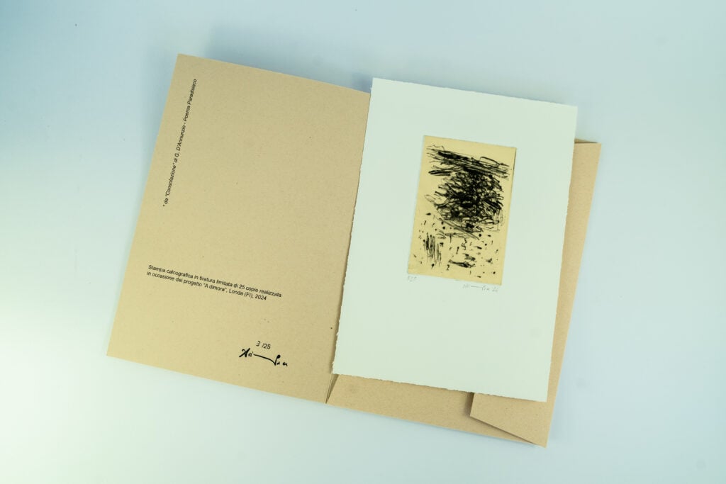 Arianna Pace, Che proveresti tu se ti fiorisse la terra sotto ai piedi, all’improvviso*, 2024, *da Consolazione, G. D’Annunzio, Stampa calcografica in tiratura limitata di 25 copie. Opera realizzata in occasione della residenza Adimora, Londa (FI), Ph. Credits Federico Fabrizi