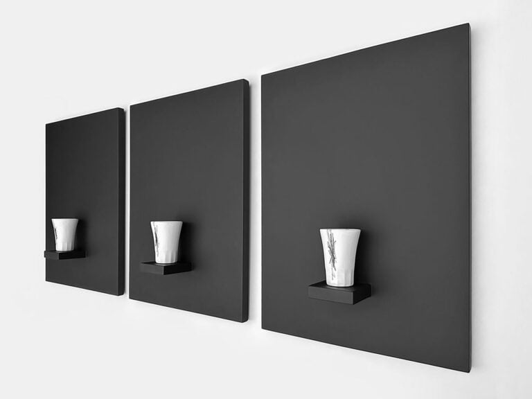 Gino Sabatini Odoardi, Senza Titolo 2023 Ceramica, matita sottocristallina, legno, smalto, cm 40x50x11 cad. (3 elementi)