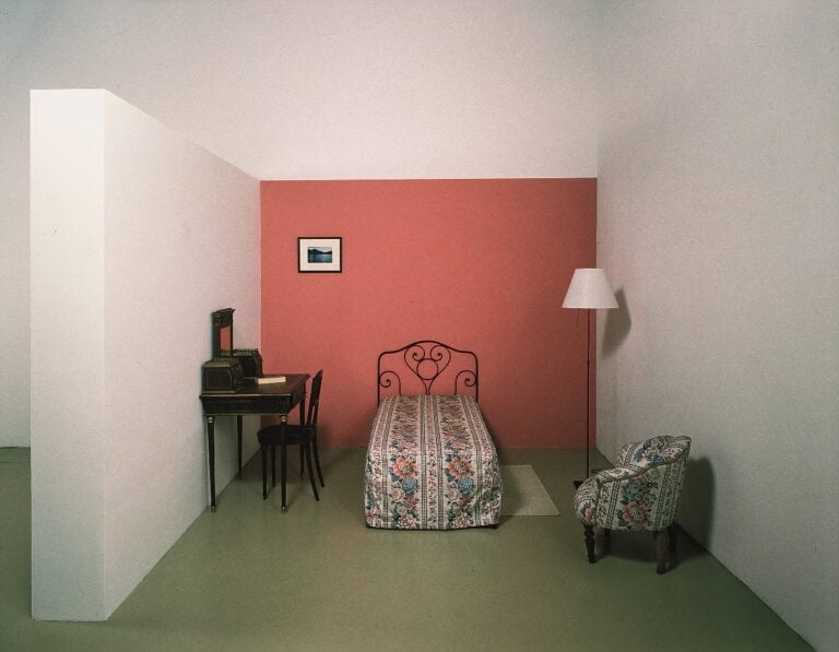 gonzales foersterhotel color1 1200x933 1 In Piemonte la mostra che celebra i 30 anni della Fondazione Sandretto Re Rebaudengo e inneggia agli Anni Novanta 
