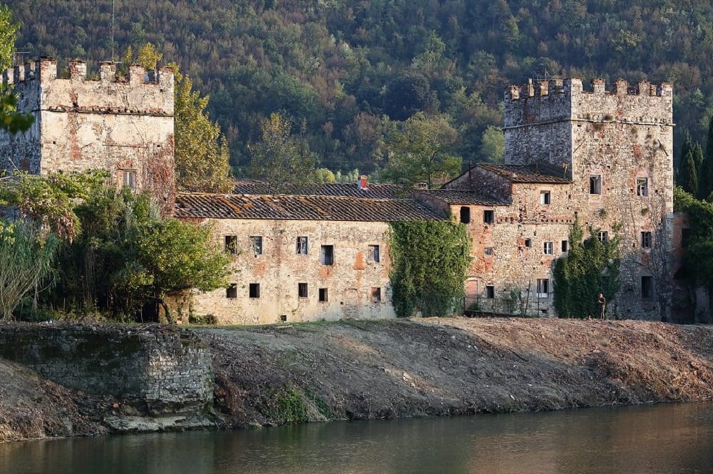 Storia della fabbrica medievale sull’Arno che ospita uno studio d’artista (e potrebbe diventare museo)